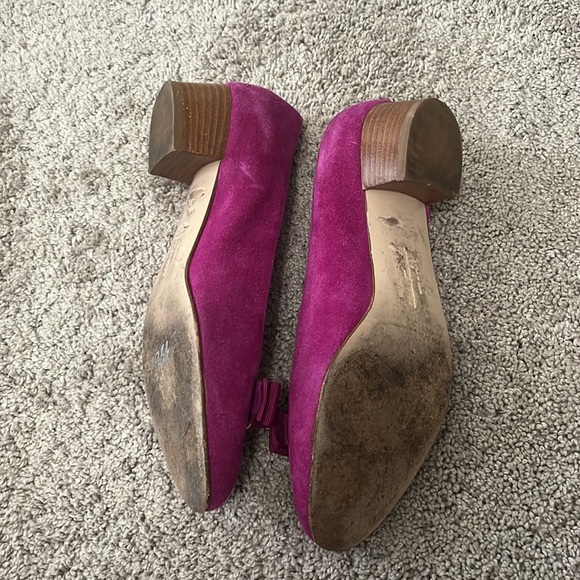 Fuchsia Ferragamo Vara Pumps - Picture 3 of 6
